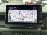 ナビゲーションは9インチホンダコネクトナビ(LXU-242NBi)が装着されております。AM、FM、CD、DVD再生、USB、音楽録音再生、フルセグTV、Bluetoothがご使用いただけます。