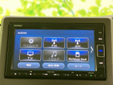 CDやラジオに加え、様々な音源に対応。高音質で音楽を楽しめます。お好みの音楽で、快適なドライブを演出しましょう。