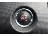 スマートエントリー&プッシュスタートはキーをバッグ等に携帯している時にブレーキを踏んでスタートボタンを押すとエンジンが始動します。車内に忘れた場合にはロック出来ませんので締め忘れの心配もなくなります!