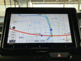 鮮明な画面で、様々な情報を確認できます。操作も簡単で、運転に集中しながらも必要な情報をチェックできます。