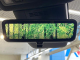 【デジタルインナーミラー】後席の大きな荷物や同乗者で後方が確認しづらい時でも安心!カメラが撮影した車両後方の映像をルームミラー内に表示。クリアな視界で状況の確認が可能です!