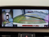 パノラミックビューモニター付きです。車両を上から見たような映像をディスプレイオーディオ画面に表示。運転席からの目視だけでは見にくい、車両周辺の状況をリアルタイムでしっかり確認できます。