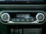 快適オートエアコン付♪設定温度をキープし車内を快適な温度に保ちます♪