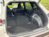 普段のお買い物や通勤、送迎等に十分な荷室スペースを確保しております。セカンドシートを倒すと、大きな荷物の積載も可能です♪
