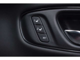 運転席シートはシートの位置を2種類記憶させ、それぞれの位置に自動で調整してくれます。
