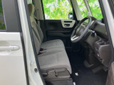 ゆったりと座れる運転席。見やすいメーター類と、操作しやすい配置で、快適なドライブをサポートします。