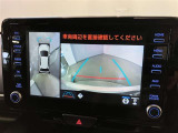 複数のカメラの映像をもとに、クルマを真上から見ているような映像をドライバーに提供し駐車をサポートする機能です。