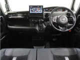 ◆インテリアパネル◆視界広々で非常に運転しやすくロングドライブでも疲れを感じさせないすっきりとまとまったインパネ周りです。