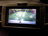 バックカメラの画像です。ガイドラインがスムースな車庫入れをサポートいたします。車庫入れの安心感がアップしますね。