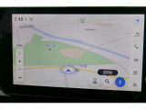 大画面10.5インチ。センター通信型コネクティッドナビの対応に加え、通信が途切れて万一保持する地図情報の外に出てしまった場合でも、続けてナビ機能が利用できる車載ナビ機能も搭載しています。