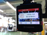 別途SDカードが必要です。