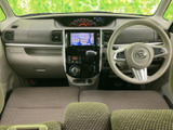 運転席からの視界は広く、運転操作もスムーズに行えます。シンプルで使いやすいデザインのインパネが、快適なドライブをサポートします。落ち着いた空間でリラックスできます。
