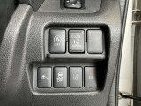 片側(助手席側)オートスライドドアです♪運転席のボタンやキーのボタンでも開閉できます!手荷物がいっぱいの時でも簡単にドアの開け閉めができるのでとっても便利です♪