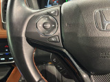ステアリングにオーディオ操作スイッチが付いています。オーディオ画面に直接タッチしなくても操作が出来ますので、運転に集中できます。