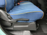 運転席シートリフター!ご自分の好きなシートポジションが取れるので運転が楽しくなりますし疲れにくいです。