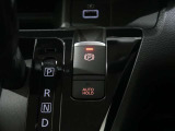 電動パーキングブレーキを搭載。スイッチ操作でパーキングブレーキを作動・解除することが可能ですので、操作の力が不要ですよ♪