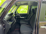 スタイリッシュな内装が、運転するモチベーションを高めます。使いやすい配置で、快適なドライブをサポート。機能性も兼ね備えています。