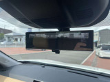 スマートルームミラーは室内の荷物などで後方の視界が遮られても、カメラの映像を直接ルームミラーに表示することができ、視界を確保できます。