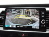 【リアカメラ】リバースに入れれば自動でナビモニターが切り換わります、面倒な操作は不要!狭い駐車場もお車を傷つけず安心です