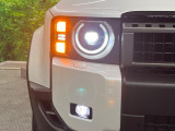 【LEDヘッドライト】悪天候や夜間走行時も良好な視界を確保し安心して運転できる高輝度LEDヘッドライトを装備!点灯速度が早く、消費電力も抑えられています。