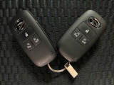 スマートキーを装備しています☆カギをカバンやポケットに入れて頂いた状態でドアロックの開閉やエンジンスタートをして頂けますよ!とても便利な装備です!
