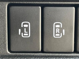 【両側パワースライドドア】スマートキーや運転席のスイッチで後席両側スライドドアの開閉が可能♪電動だから力を入れてドアを開ける必要が無く、小さなお子様でも簡単に開け閉めでき快適です♪