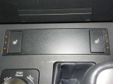 有れば必ず使う、冬場寒い時には必須のステアリングヒーターです。