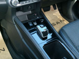 e-POWERならではの、スタイリッシュなシフトノブ周りが非常にかっこいいですね。