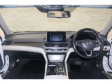 操作性に優れた運転席となります!小物入れや各ボタンの配置にこだわり、使いやすいです!座り心地もよく視認性も良好なのでロングドライブもお任せ下さい!