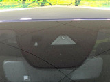 【i-ACTIVESENSE】走行中に前方の車両等を認識し、衝突しそうな時は警報とブレーキで衝突回避と被害軽減をアシスト。より安全にドライブをお楽しみいただけます。