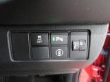 パーキングセンサーや横滑りを防ぐVSA等のスイッチ類は運転席の右側、手の届きやすい位置にあります。