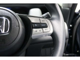 Hondaセンシングの機能のひとつ、アダプティブクルーズコントロール付!アクセルから足を離しても設定したスピードと前車との車間を保ち走行してくれます!車線維持もアシスト☆高速道路で疲労軽減ですね☆