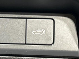 【パワーバックドア】スマートキーや運転席のボタンを押すだけでリアゲートが自動で開閉します!荷物を持っている時や、高い位置にあるバックドアを閉める際に便利な機能です♪