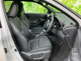 ゆったりと座れる運転席。視界も広く、操作性にも優れています。快適なシートと、使いやすい装備が、毎日の運転をサポートします。長距離ドライブも疲れにくいでしょう。