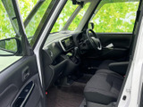 運転席からの視界は良好で、運転操作もスムーズに行えます。快適なドライブをサポートする空間設計です。