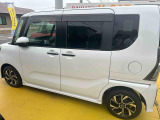 側面からの写真です。ご希望のお車が見当たらない場合は、弊社スタッフがしっかりとお客様のご要望に合ったお車をお探し致します。
