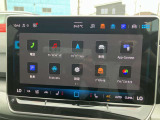 新設計のMIB4システムと12.9インチの大型タッチスクリーンを採用し、ユーザーインターフェイスを改善した最新のインフォテイメント。エアコンや音量など頻繁に使う機能はディスプレイ下部でタッチ操作します!