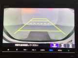 バックでの車庫入れも安心です!リアカメラが付いているバックモニター付のナビを装備しております。操作線もついており距離感も画面から確認できます。