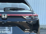 特徴的なデザインで後方からの確認しやすいLEDリアコンビネーションランプ