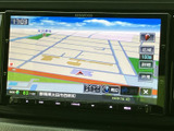 高精細な地図画面は、目的地までスムーズに案内してくれます。運転に集中できる、頼れる相棒です。