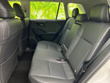 運転席からの視界は良好で、運転操作もスムーズに行えます。快適なドライビングをサポートする機能が充実しています。ぜひお試しください。