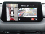 周囲の見通しを高めた設計、狭い場所での取り回しや駐車をサポートする全周囲カメラ(360&deg;ビューモニター)を装備。上空から見下ろす視点の画面を見ながらの操作で、感覚が掴みやすく駐車が楽になります。