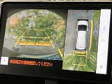 バックモニターで、狭い場所での駐車も安心です。周囲の状況を確認しながら、安全に駐車操作を行えます。