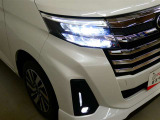 LEDヘッドライトです。デザイン性がよくとても明るいので、夜間の走行や悪天候でも安心です。しかも長寿命!