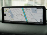 マツダコネクトの10.25インチワイドセンターディスプレイです。『Android Auto』『Apple CarPlay』や独自のコネクテッドサービスに対応したインターフェイスシステムです。
