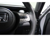 Hondaセンシングの機能のひとつ、アダプティブクルーズコントロール付!アクセルから足を離しても設定したスピードと前車との車間を保ち走行してくれます!車線維持もアシスト☆高速道路で疲労軽減ですね☆