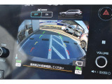 リヤカメラ付きなので、シフトレバーをリバースにすると連動してカメラ映像に切り替わります。