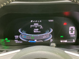 視認性の高いメーターが、車両情報を的確に伝えます。運転に必要な情報を一目で確認でき、安全運転をサポートします。