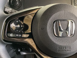 ステアリングスイッチがついていますので、オーディオのチャンネル変更、ボリューム、ジャンル変更が操作可能です。ハンドルから手を離さず安全に操作できます。