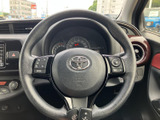 握りやすいステアリングは、運転操作をスムーズにします。ステアリングスイッチで、オーディオやハンズフリー通話も操作可能です。